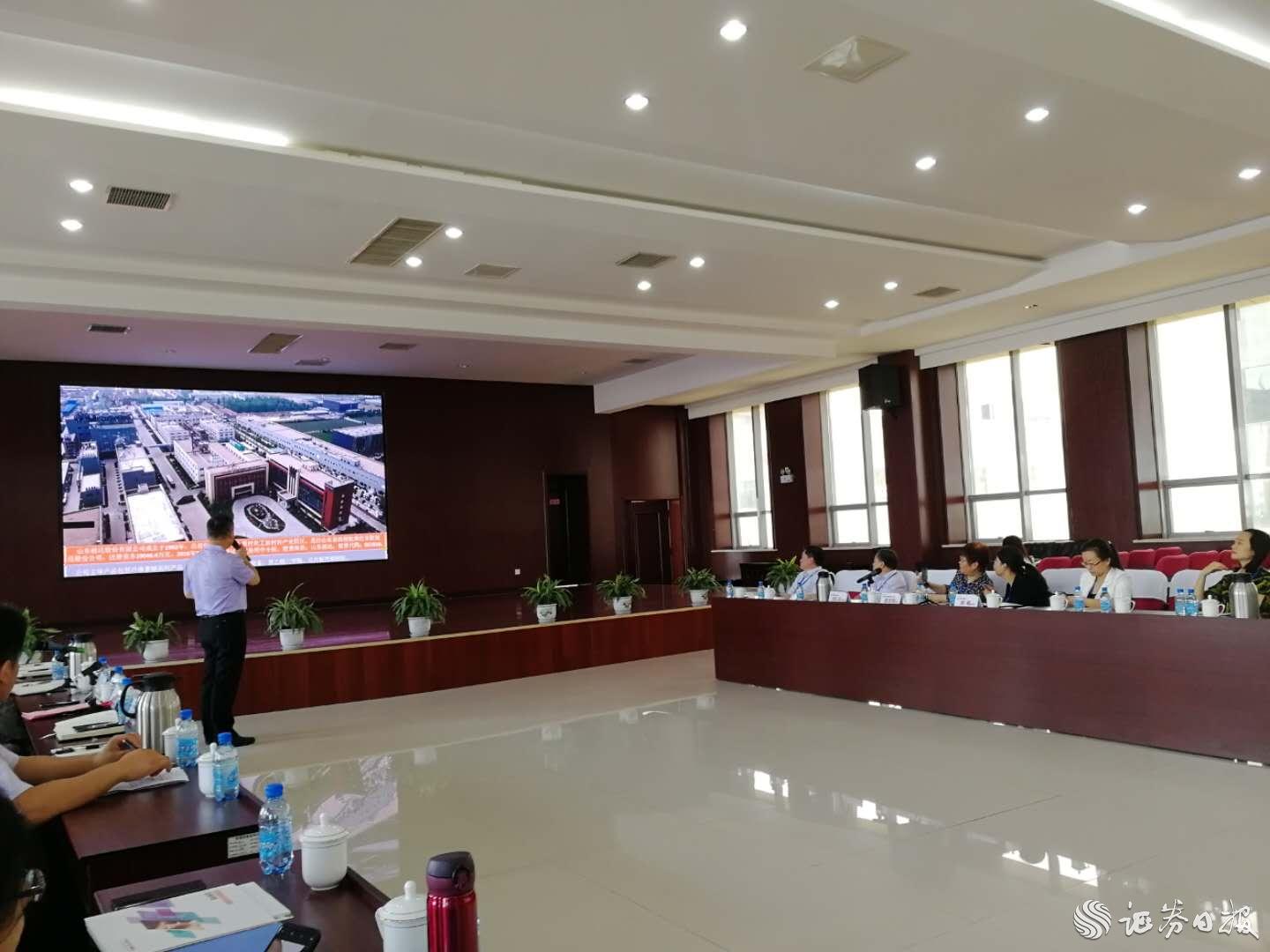 山東-2-山東證監(jiān)局組織開(kāi)展&ldquo;走進(jìn)身邊上市公司&rdquo;活動(dòng)來(lái)到山東赫達(dá)  王僖 攝.jpg